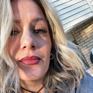 Meet your Posher, Jennifer 💜